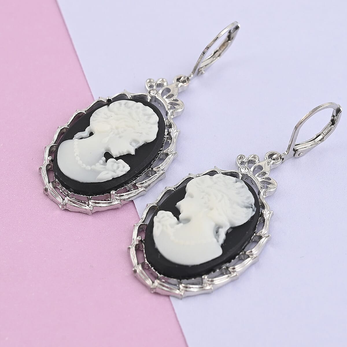Black Cameo Necklace 16 Inches and Earrings in Silvertone 54.00 ctw image number 2