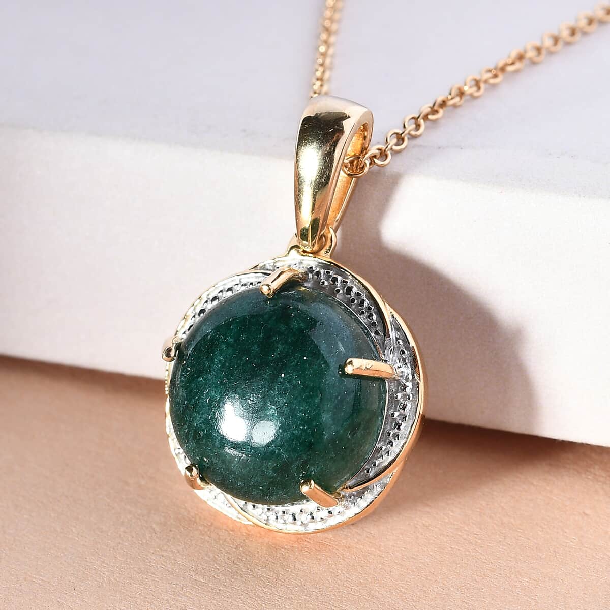 Green Aventurine Solitaire Pendant Necklace 20 Inches in 14K Yellow Gold and Platinum Over Copper, Stainless 12.20 ctw image number 1