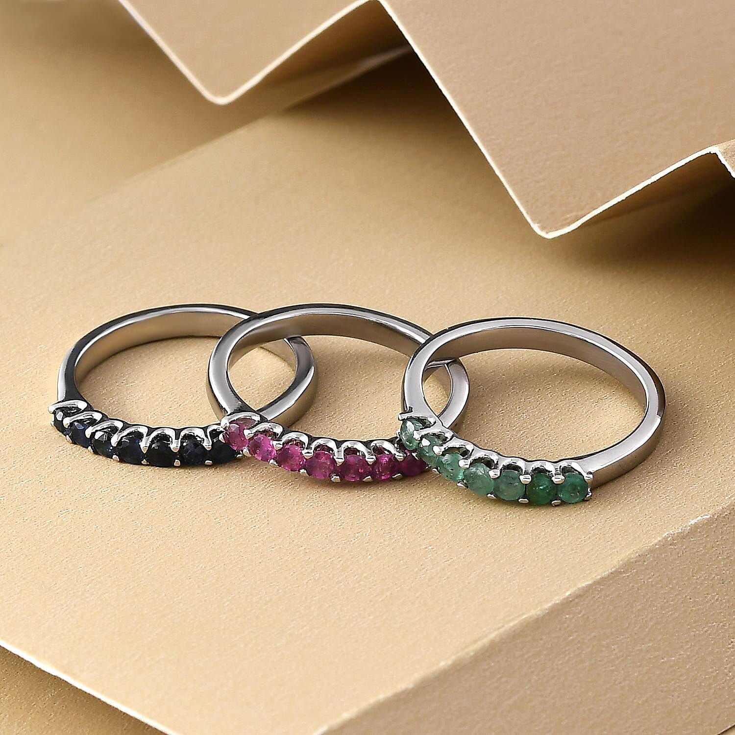 Socoto Emerald and Multi Gemstone 1.02 ctw Band Ring in Stainless Steel (Size 6.5)