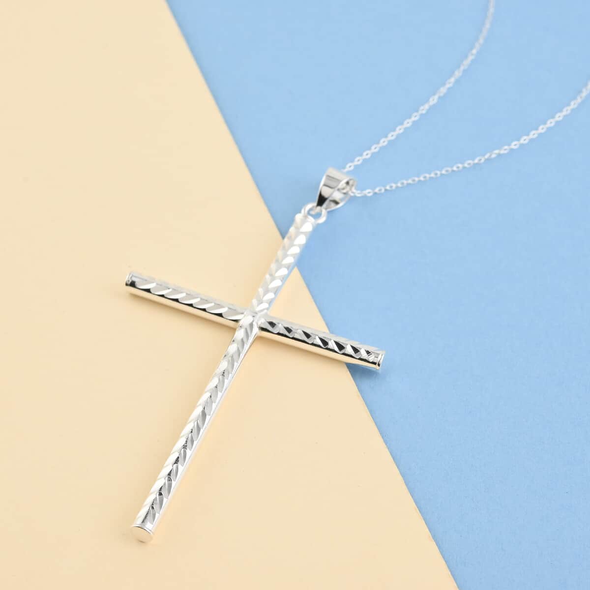 Sterling Silver Cross Pendant Necklace 18 Inches 3.30 Grams image number 1
