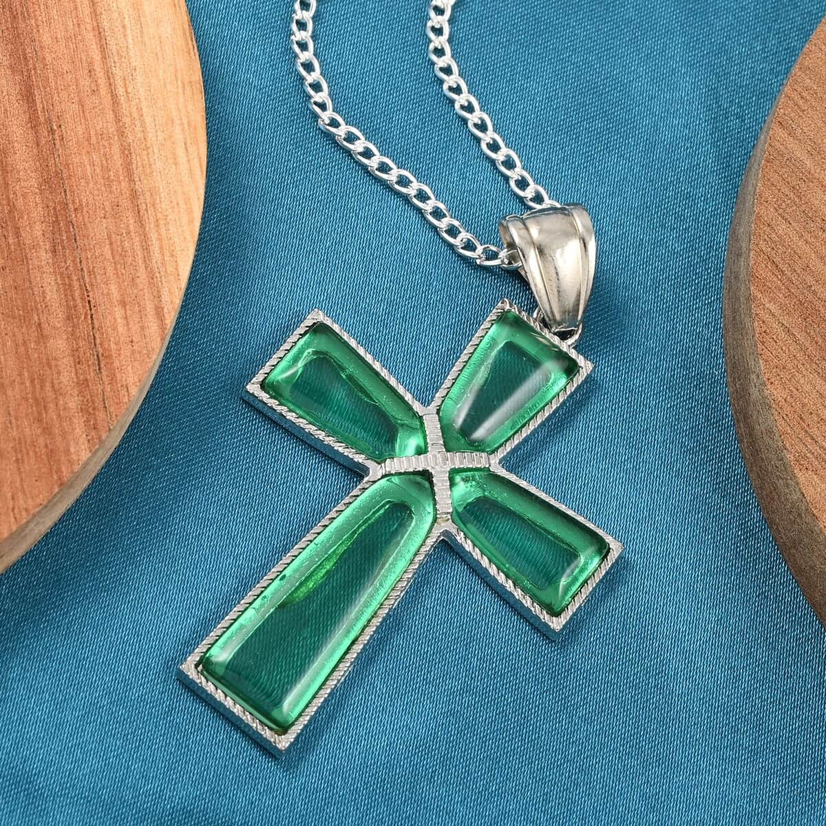 Emerald Quartz Cross Pendant Necklace 18 Inches in Silvertone 12.25 ctw image number 1