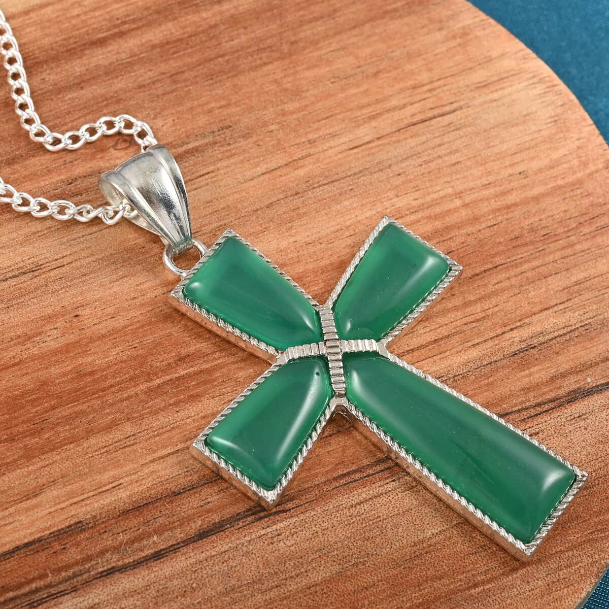 Chrysoprase Cross Pendant Necklace 18 Inches in Silvertone 12.25 ctw image number 1
