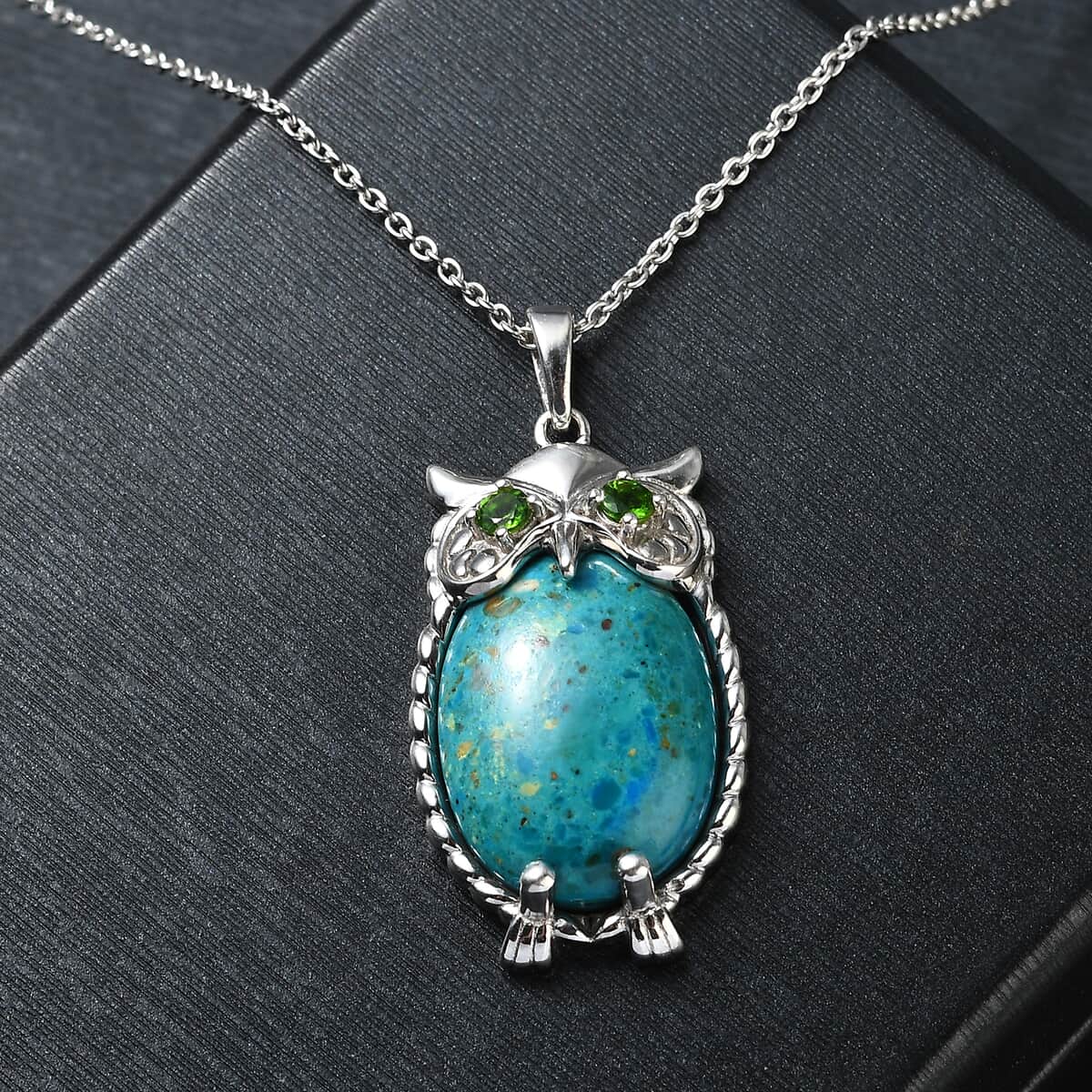 Premium Peruvian Opalina and Chrome Diopside Owl Pendant Necklace 20 Inches in Platinum Over Sterling Silver 13.10 ctw image number 1