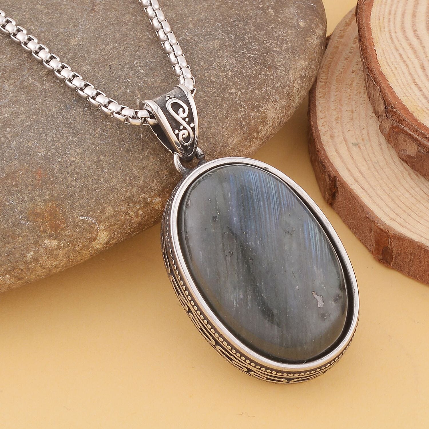 Malagasy Labradorite - Product card gallery slide 2 (10144773046555)