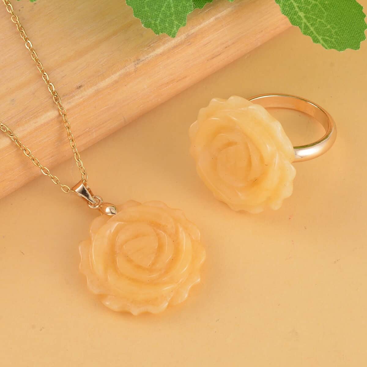 Carved Yellow Quartzite Flower Ring (Size 6) and Necklace 20-22 Inches in Goldtone 6.00 ctw image number 1