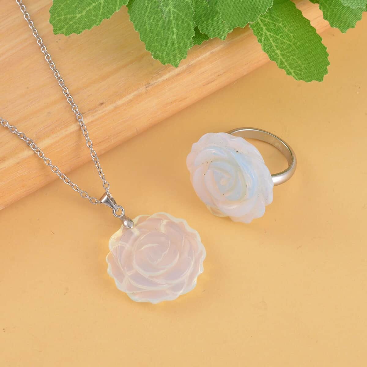 Carved Opalite Flower Ring (Size 8) and Necklace 20-22 Inches in Silvertone 6.00 ctw image number 1