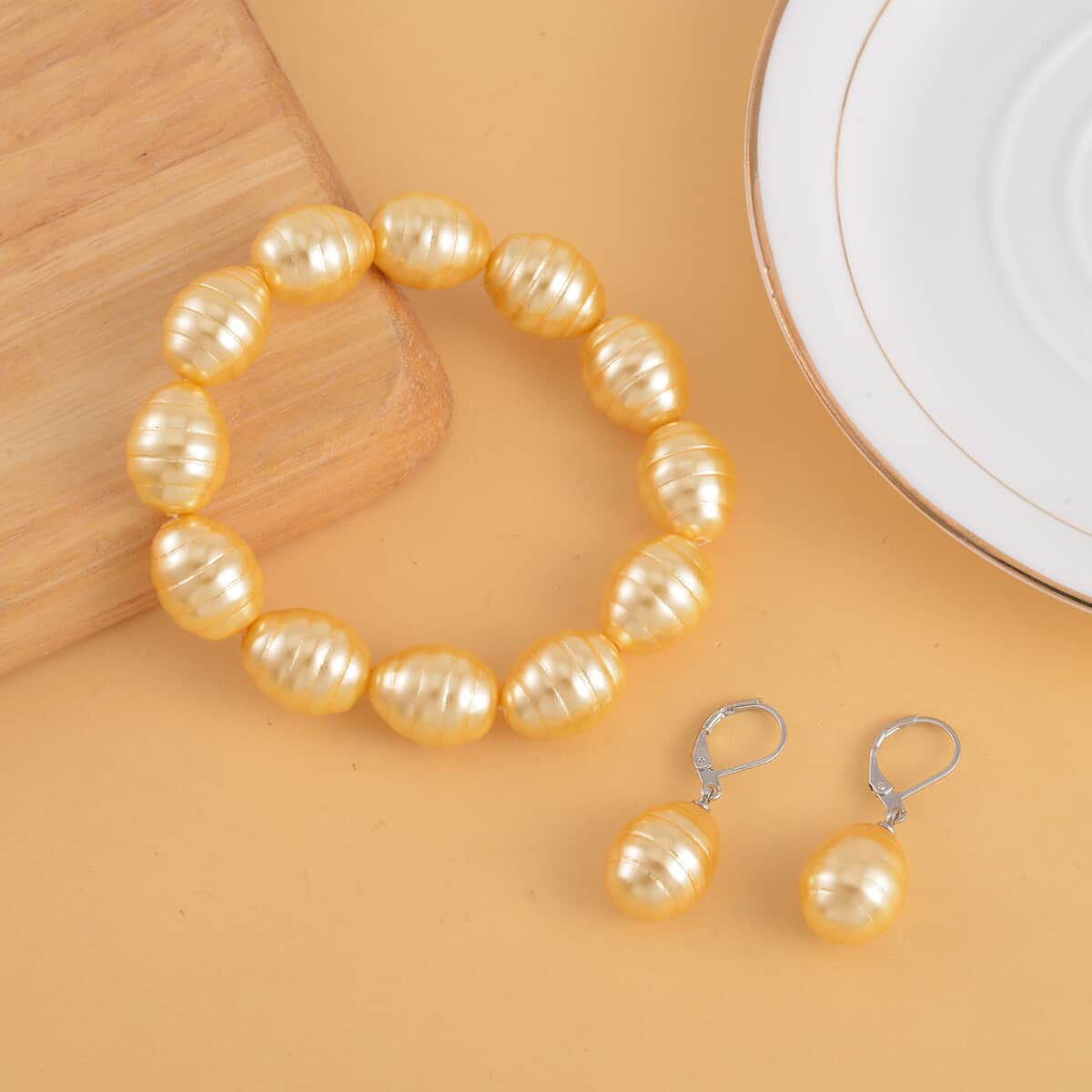 Golden Shell Pearl Beaded Stretch Bracelet and Earrings in Stainless Steel image number 1