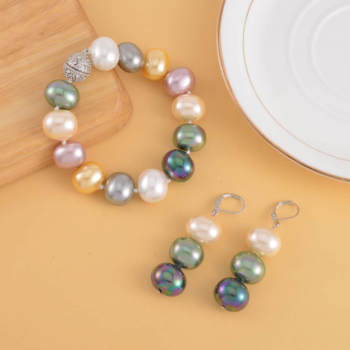 Multi Color Shell Pearl, Austrian Crystal Bracelet (8.0In) and Dangle Earrings in Silvertone image number 1