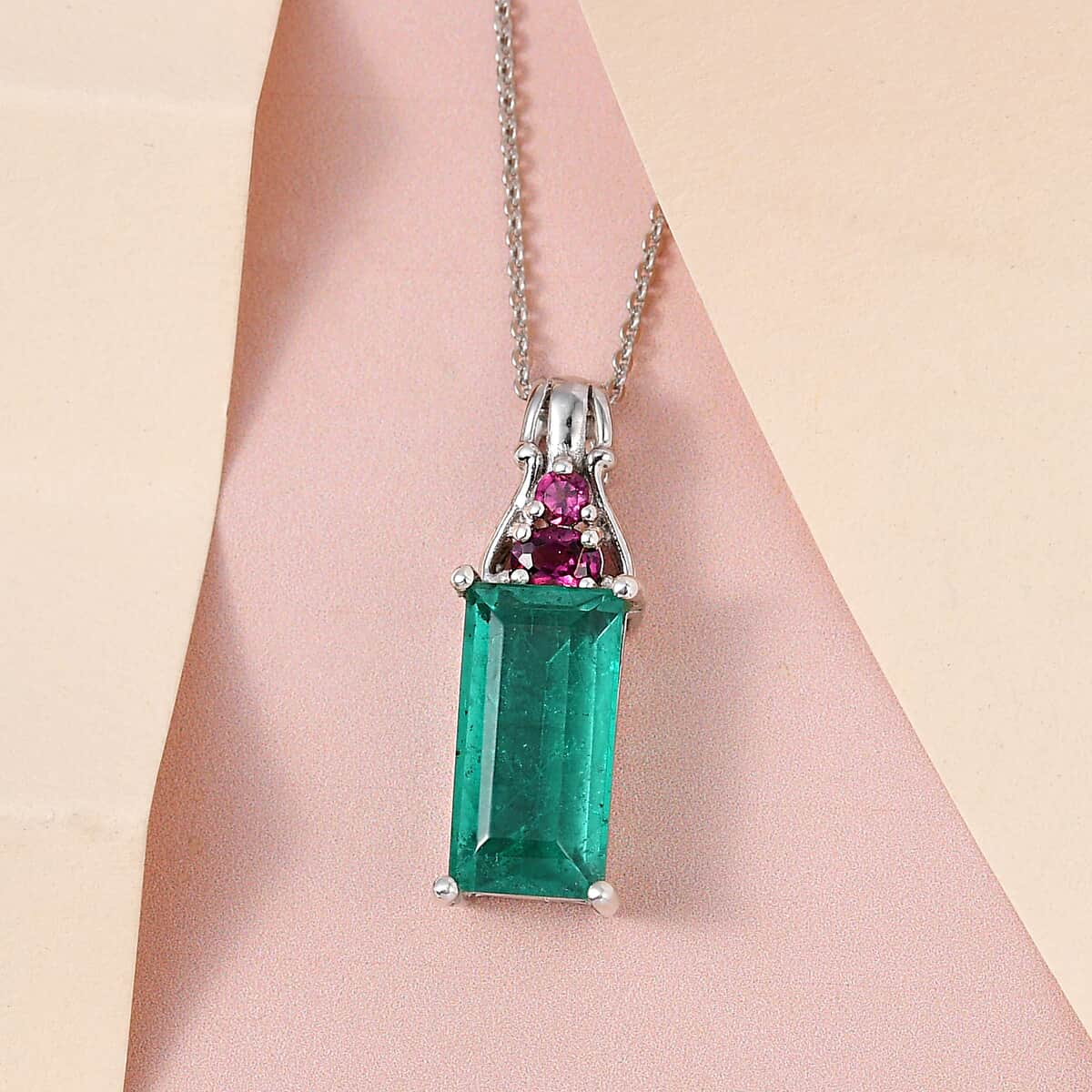 Emeraldine Quartz (Triplet) and Orissa Rhodolite Garnet Pendant Necklace 20 Inches in Platinum Over Sterling Silver 5.15 ctw image number 1