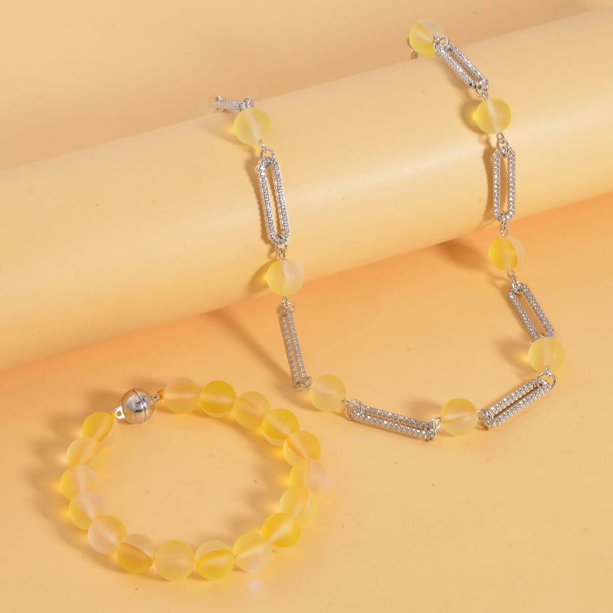 Yellow Aurora Borealis Glass and Yellow Austrian Crystal Set of Bracelet (7.25In) and Necklace in Goldtone 19 Inches image number 1