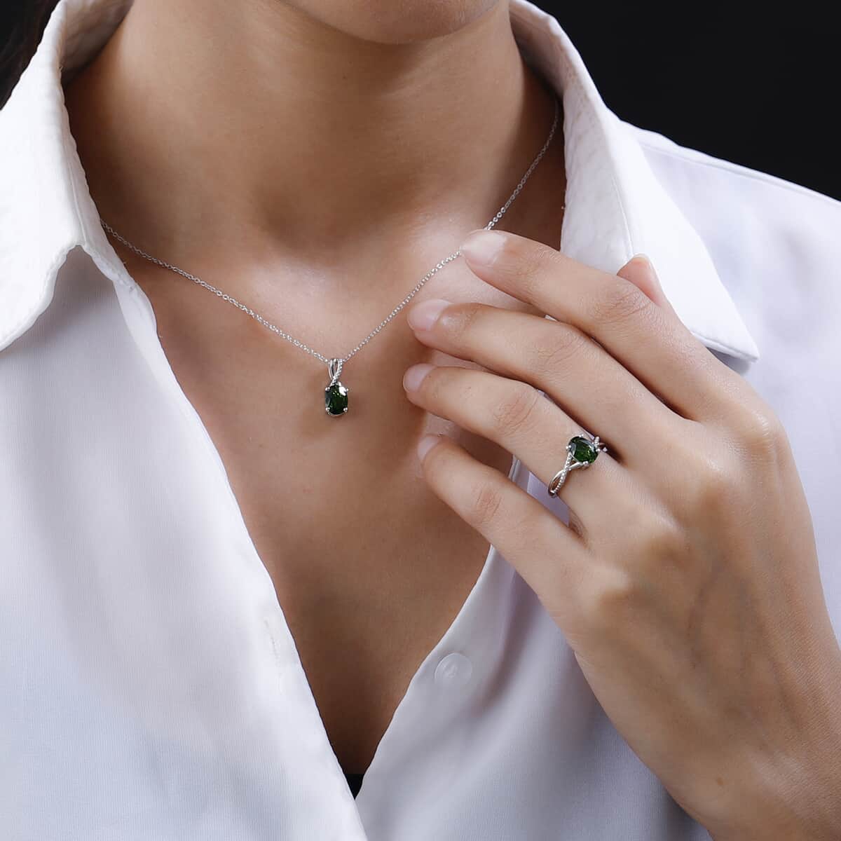 Natural Chrome Diopside Solitaire Ring Size 10 and Pendant Necklace 20 Inches in Platinum Over Sterling Silver 2.40 ctw image number 2