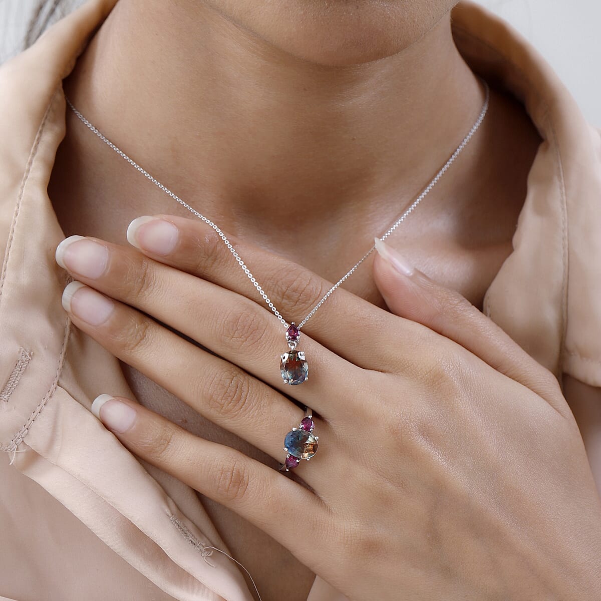 Aqua Terra Costa Quartz (Triplet) and Orissa Rhodolite Garnet Ring (Size 10.0) and Pendant Necklace 20 Inches in Platinum Over Sterling Silver 5.65 ctw image number 2