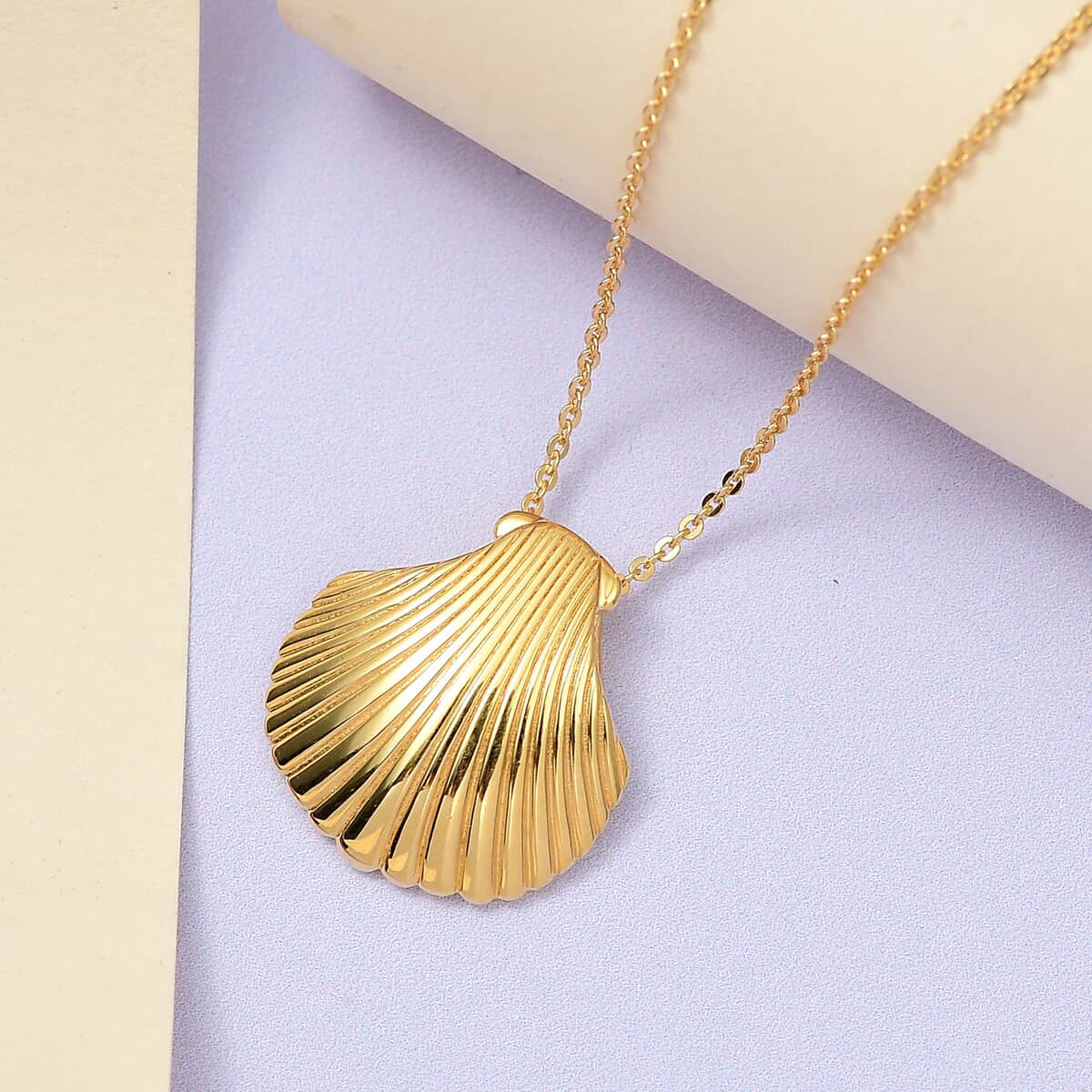 Vermeil Yellow Gold Over Sterling Silver Sea Shell Pendant Necklace 20 Inches 4.65 Grams image number 1