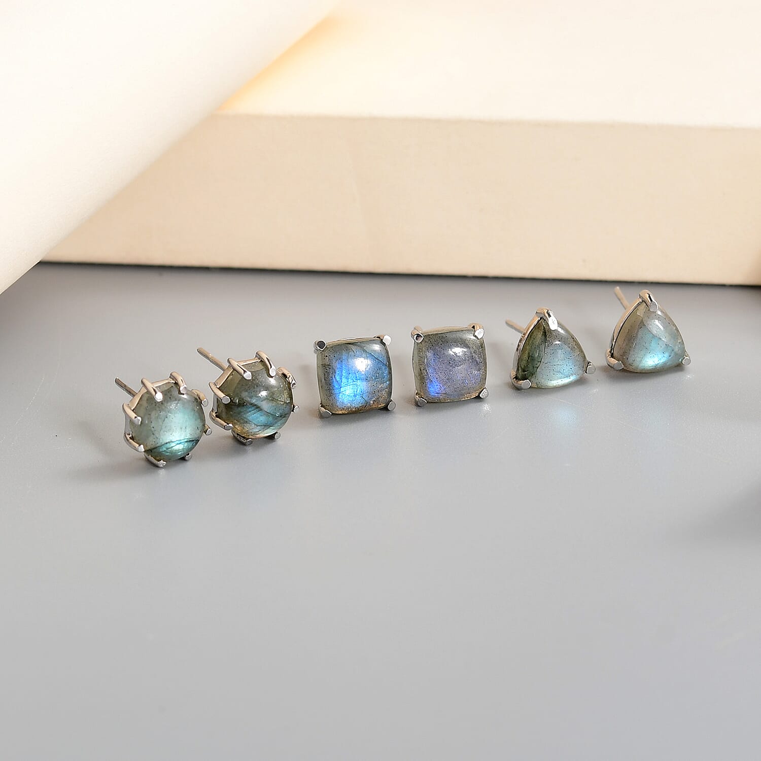 Default Title - Product card gallery slide 2 (10144908247323)