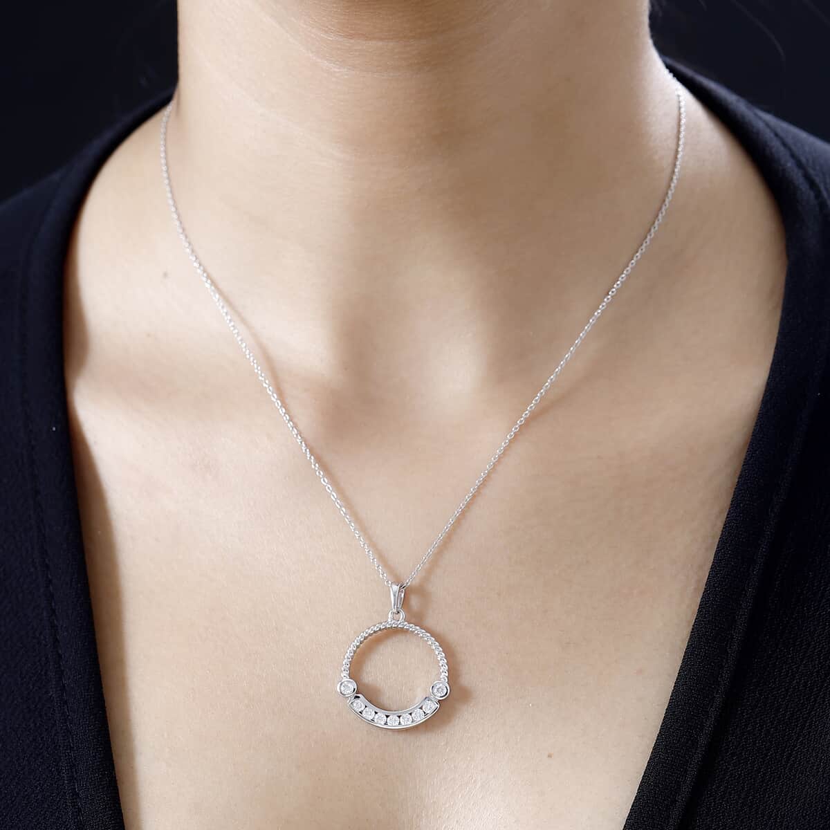 Moissantie Circle Pendant Necklace (20 Inches) in Platinum Over Sterling Silver 0.50 ctw image number 2