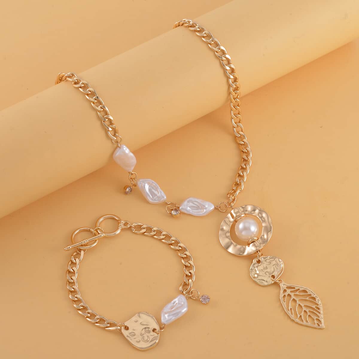 Simulated Pearl and Austrian Crystal Leaf and Nugget Necklace 20-22 Inches and Bracelet (7.50-9.50In) in Goldtone image number 1