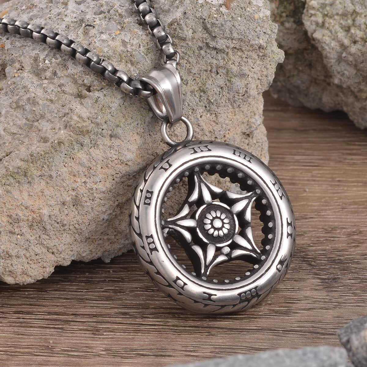 Compass Look Pendant Necklace 27.5 Inches in Black Oxidized Stainless Steel image number 1