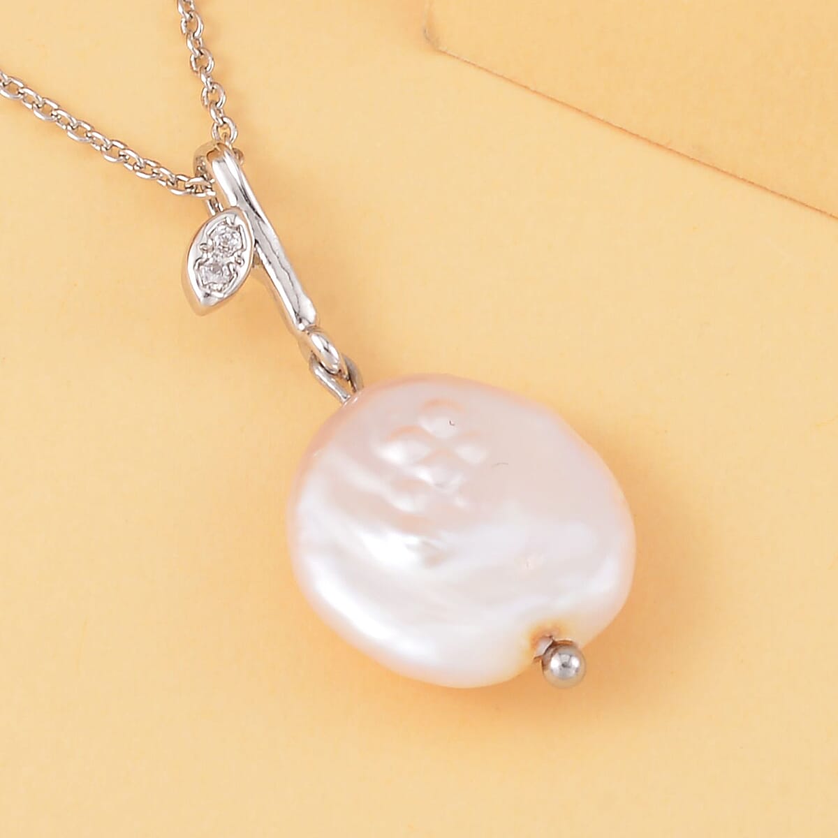 Coin Freshwater Pearl and Simulated Diamond Pendant Necklace in Silvertone 20 Inches image number 1