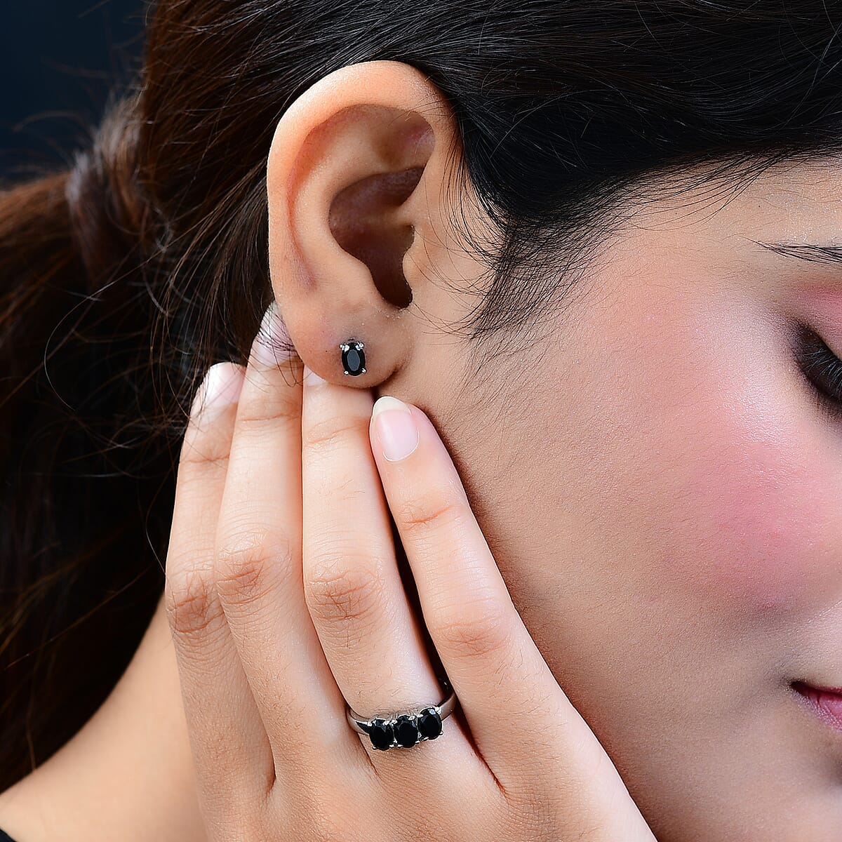 Thai Black Spinel 3 Stone Ring (Size 7.0) and Solitaire Stud Earrings in Stainless Steel 2.75 ctw image number 2