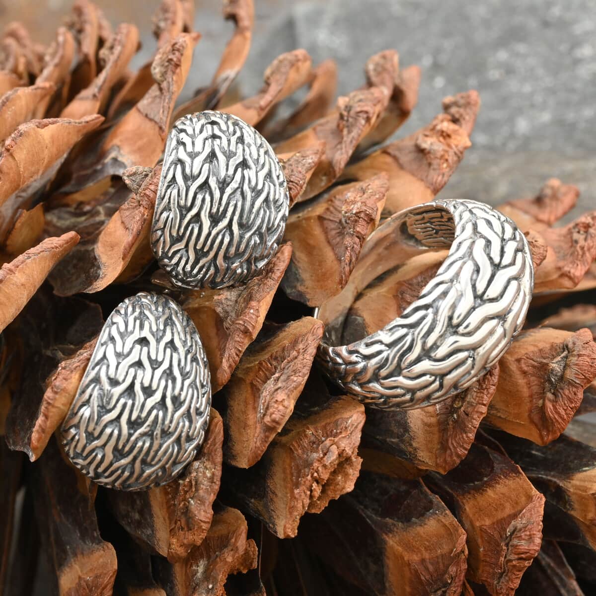 Bali Legacy Tulang Naga Texture Ring (Size 7) and Earrings in Sterling Silver 22.40 Grams image number 1