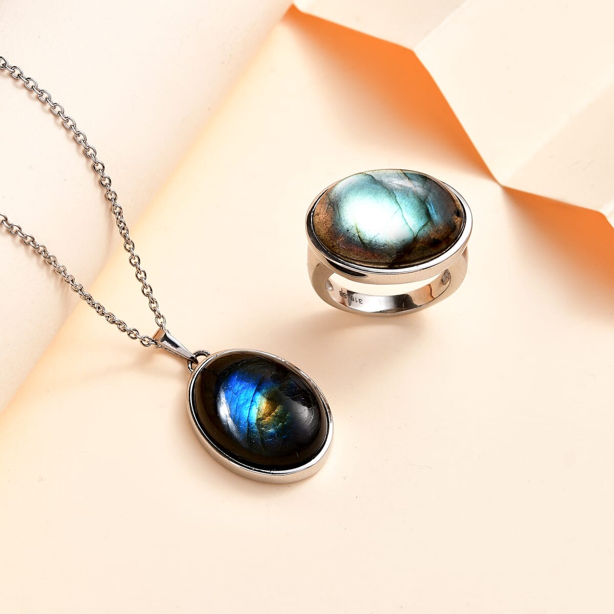 Malagasy Labradorite Solitaire Ring Size 5 and Pendant Necklace 20 Inches in Stainless Steel 30.85 ctw image number 1