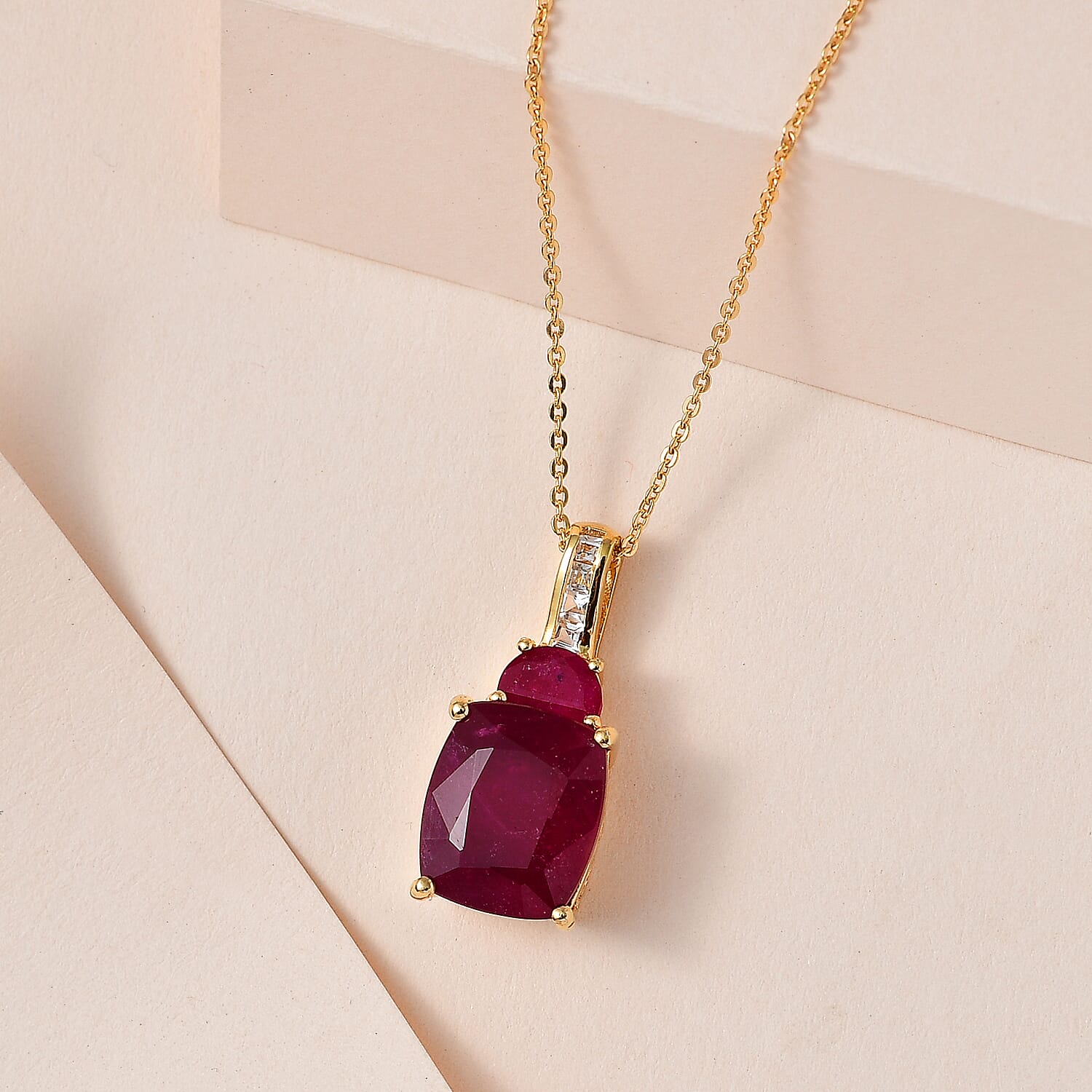 Cushion - Product card gallery slide 2 (10145055310107)