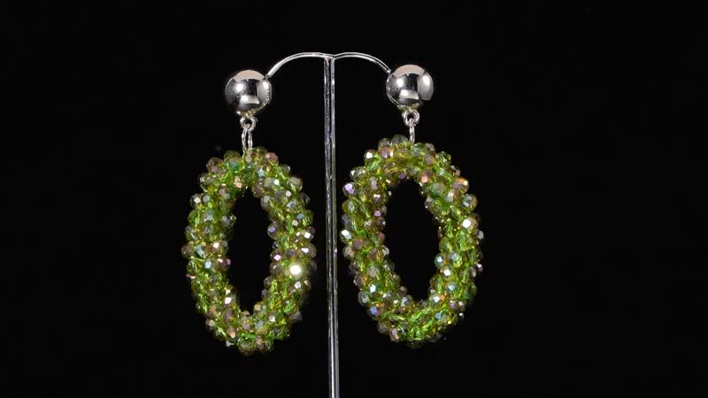 Green Magic Color Glass Beaded Bracelet (7.0-7.50In) and Earrings in Goldtone