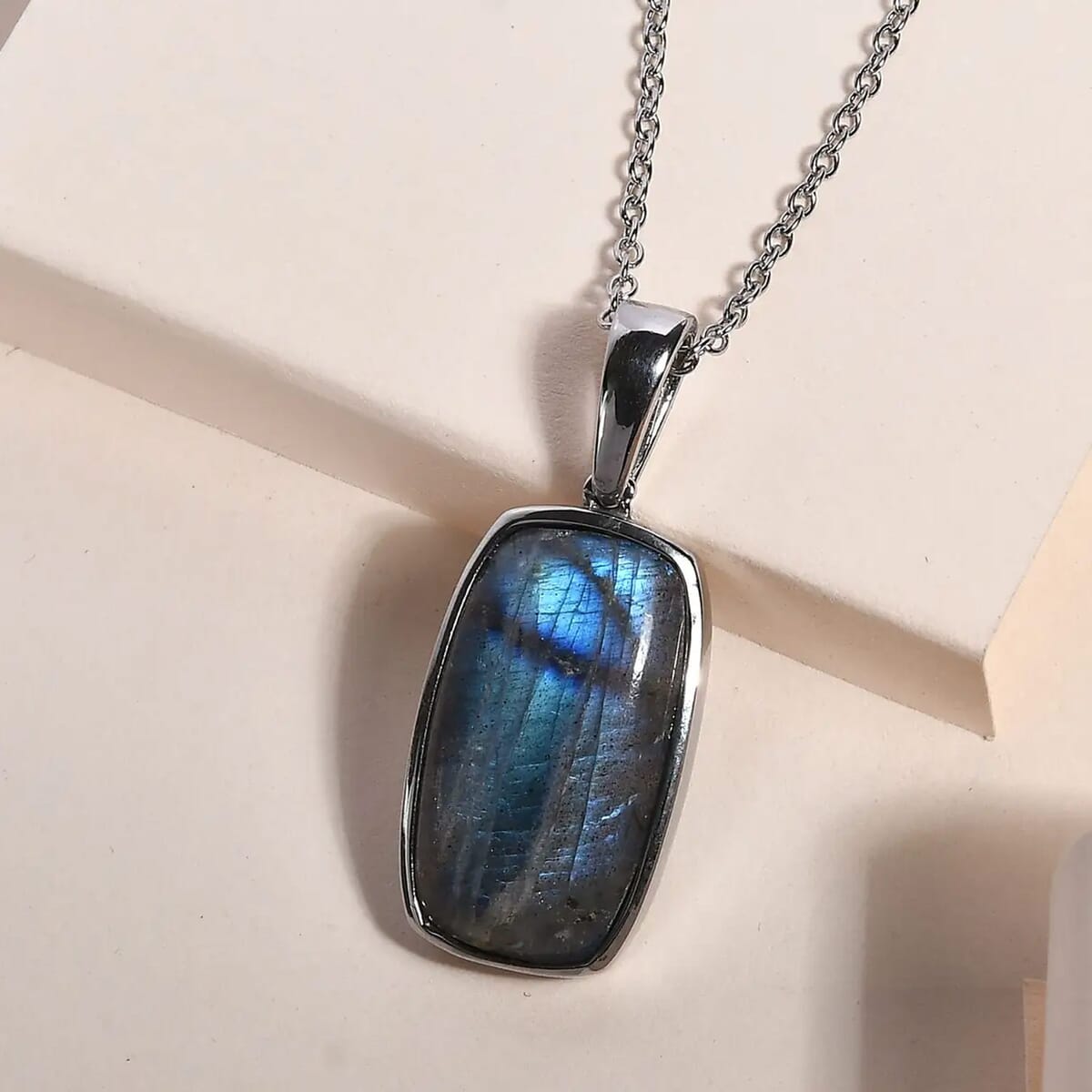 Malagasy Labradorite Solitaire Pendant Necklace 20 Inches in Stainless Steel 14.65 ctw image number 1