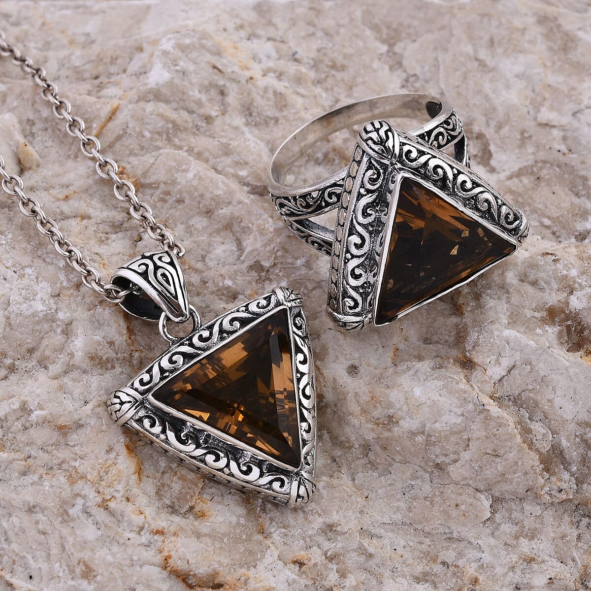 Bali Legacy Brazilian Citrine Ring (Size 8) and Pendant without Chain in Sterling Silver 16.40 ctw image number 1