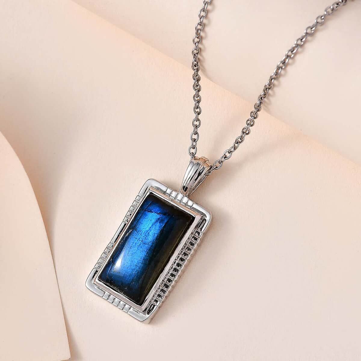 Malagasy Labradorite 10.25 ctw Pendant in Platinum Over Copper with Stainless Steel Necklace (20 Inches) image number 1