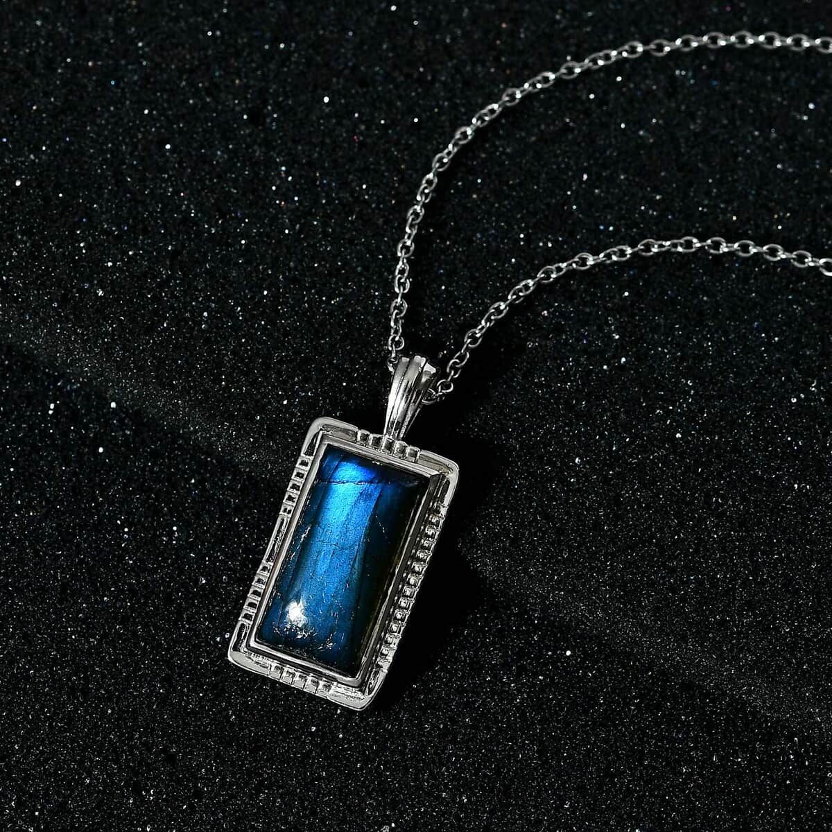 Malagasy Labradorite 10.25 ctw Pendant in Platinum Over Copper with Stainless Steel Necklace (20 Inches) image number 2