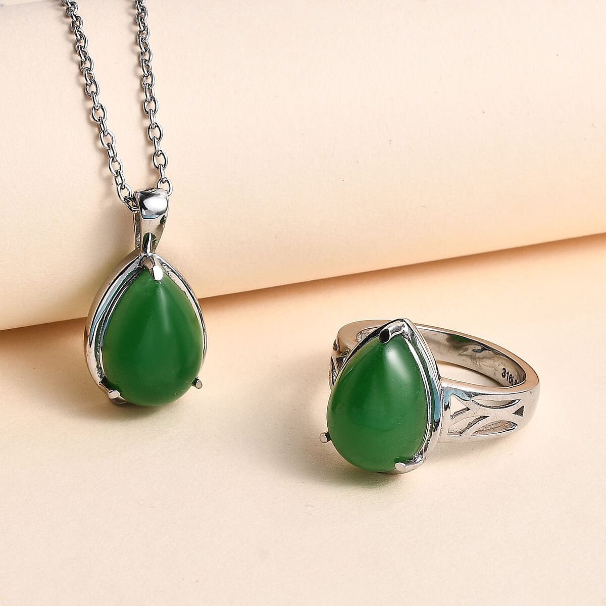 Green Jade (D) Solitaire Ring (Size 5.0) and Pendant Necklace 20 Inches in Stainless Steel 14.20 ctw image number 1