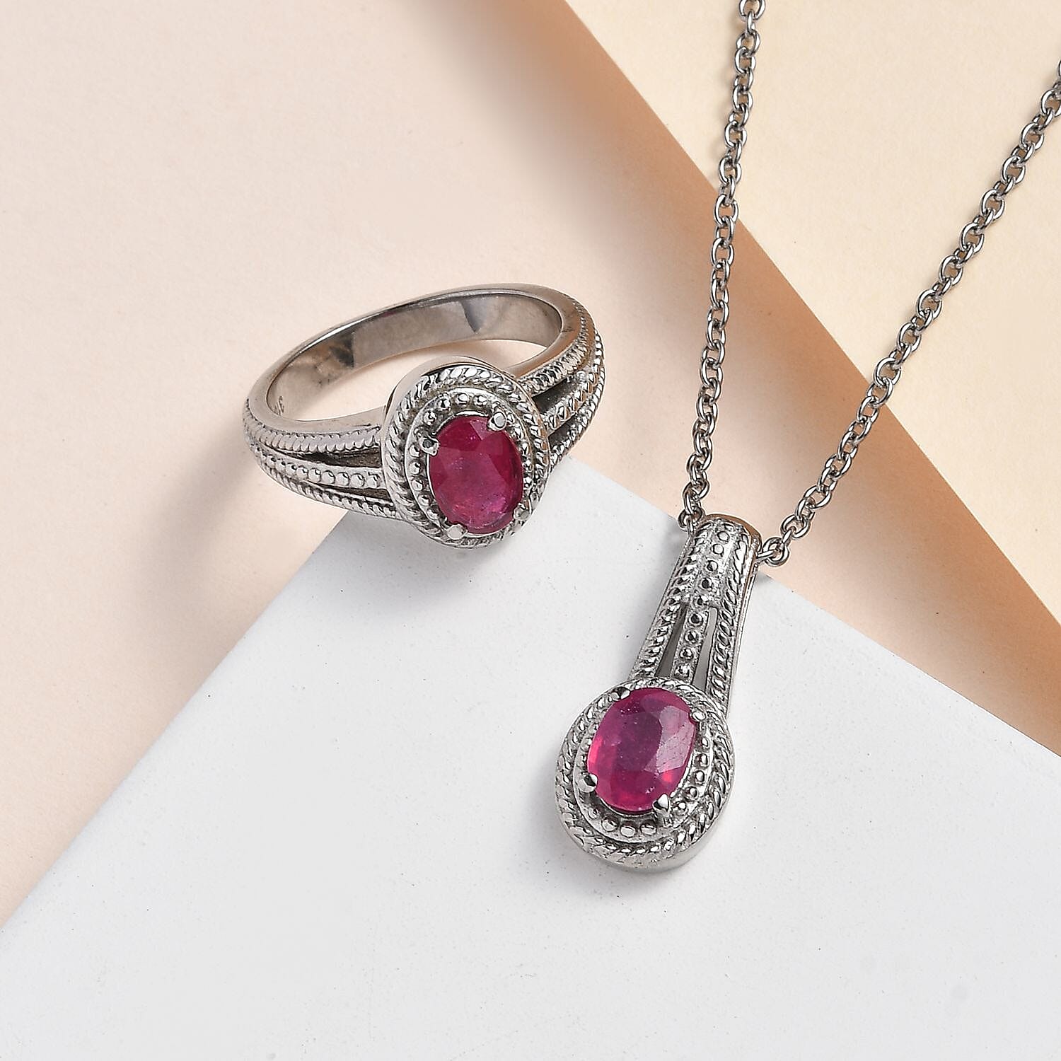 Niassa Ruby (FF) Solitaire Ring (Size 8.0) and Pendant Necklace 20 Inches in Stainless Steel 2.10 ctw