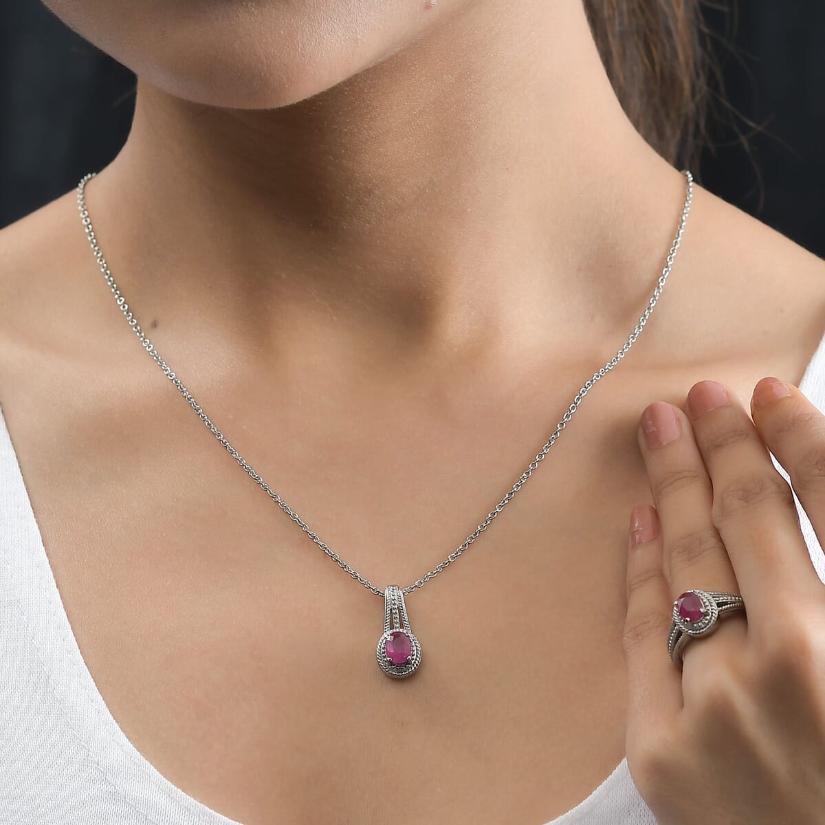 Niassa Ruby (FF) Solitaire Ring (Size 11.0) and Pendant Necklace 20 Inches in Stainless Steel 2.10 ctw image number 2