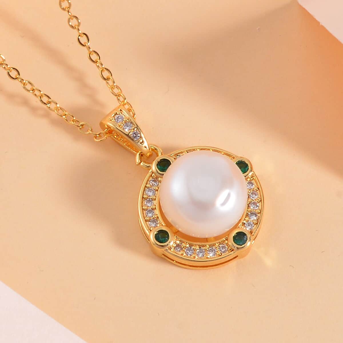 Freshwater Pearl, Green Glass and Simulated Diamond Pendant Necklace 18-20 Inches in Goldtone 1.00 ctw image number 1