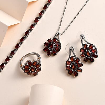 Mozambique Garnet Bracelet (6.5-8.5In), Earrings, Ring (Size 9) and Pendant Necklace (20 Inches) in Stainless Steel 29.50 ctw