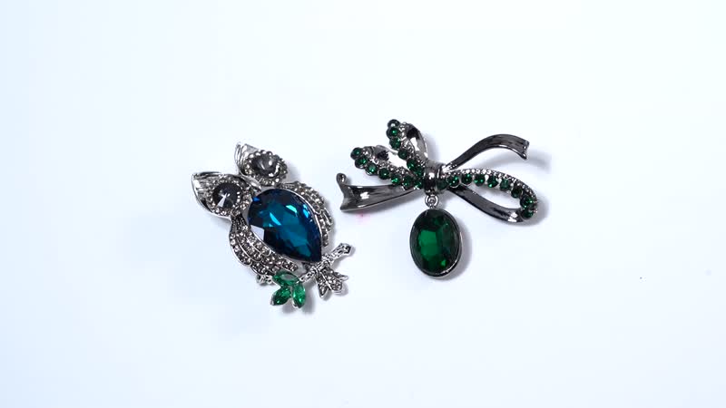 Set of 2 Blue and Green Glass, Green and Grey Austrian Crystal Owl and Ribbon Brooch in Silvertone