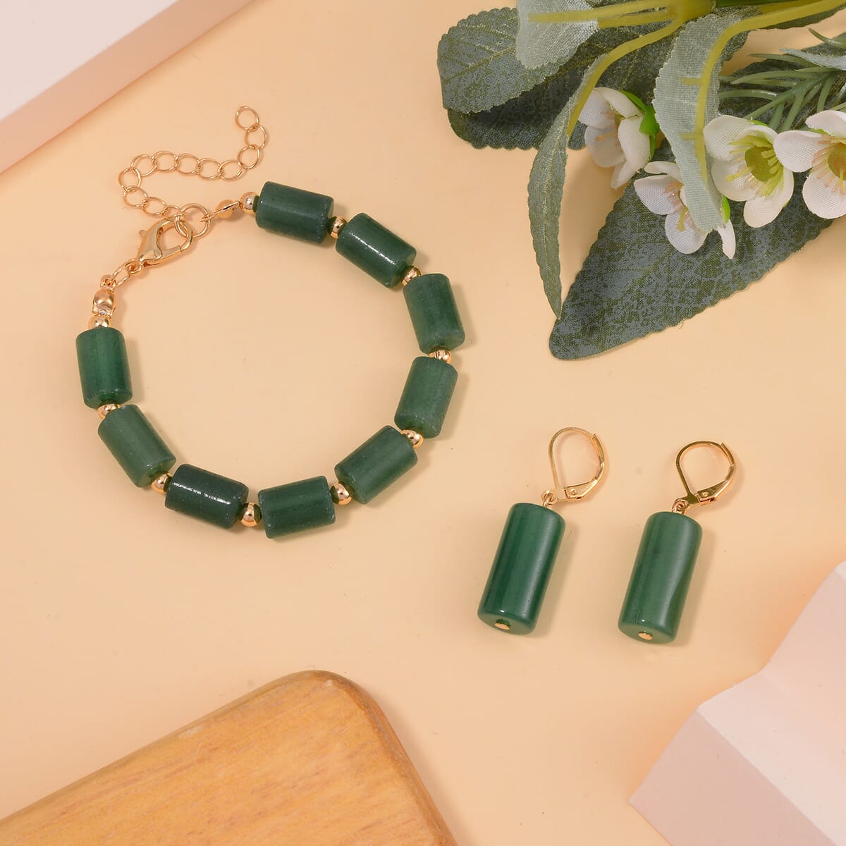 Green Aventurine Bracelet (7.00-9.00In) and Lever Back Earrings in Goldtone 136.40 ctw image number 1