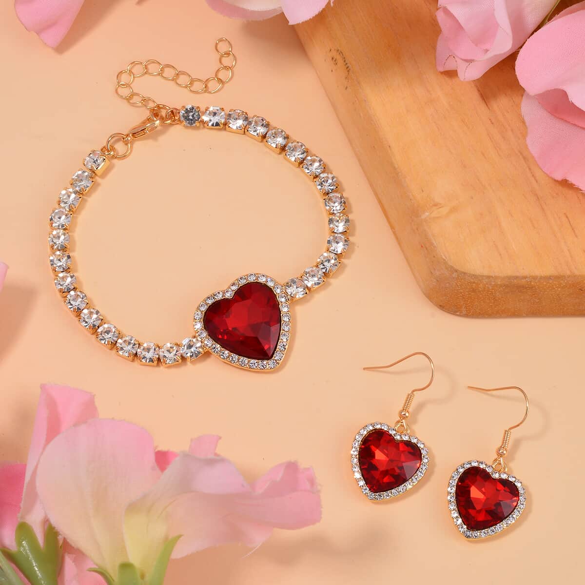 Red Glass and Austrian Crystal Heart Bracelet (7.50-9.50In) and Earrings in Goldtone image number 1