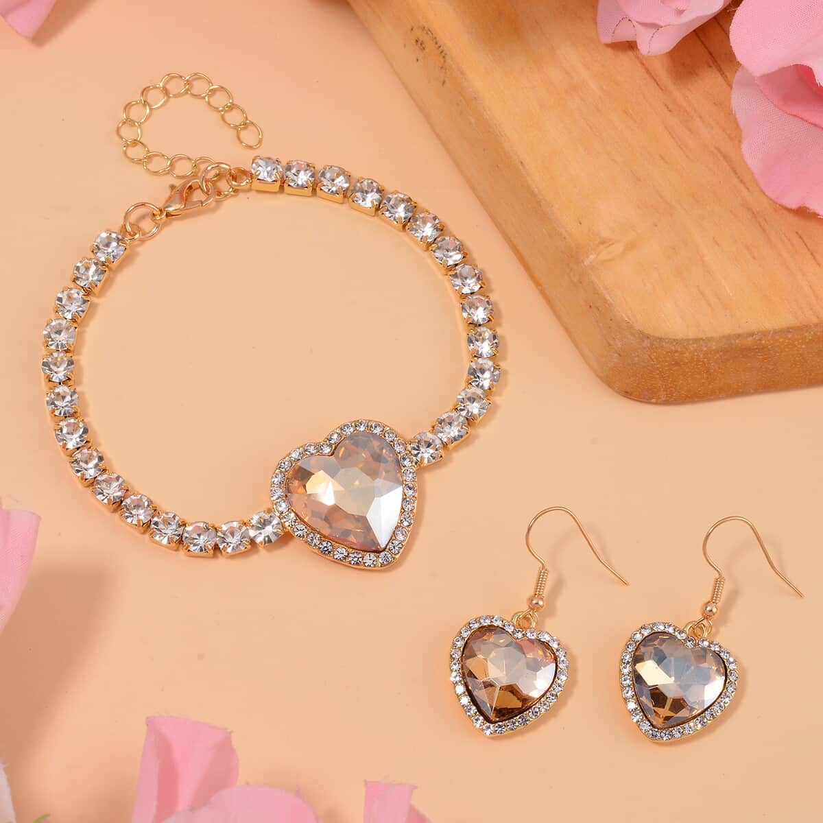 Champagne Glass and Austrian Crystal Heart Bracelet (7.50-9.50In) and Earrings in Goldtone image number 1