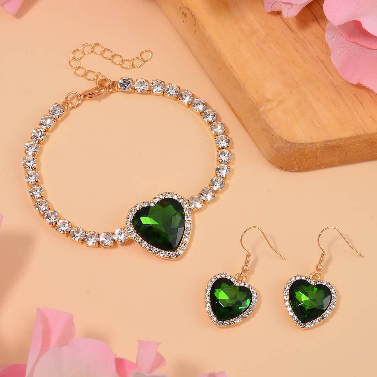 Chrome Green Glass and Austrian Crystal Heart Bracelet (7.50-9.50In) and Earrings in Goldtone image number 1