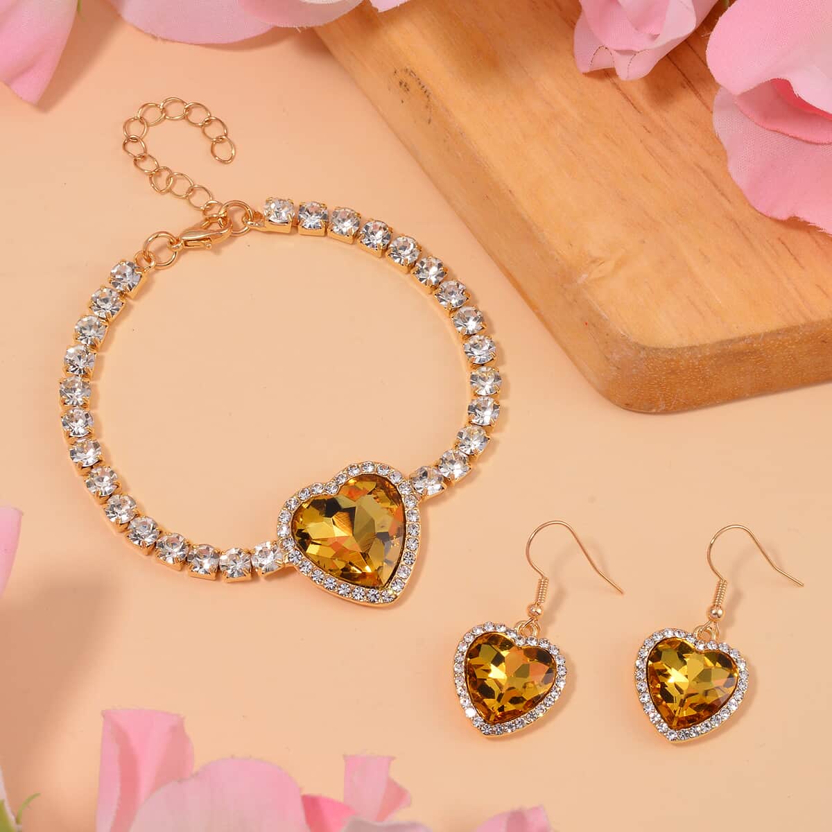 Yellow Glass and Austrian Crystal Heart Bracelet (7.50-9.50In) and Earrings in Goldtone image number 1