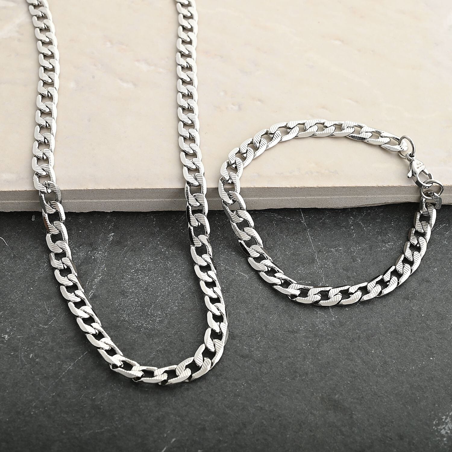 Ankur Treasure Chest Curb Chain Bracelet (7.50In) in Stainless Steel