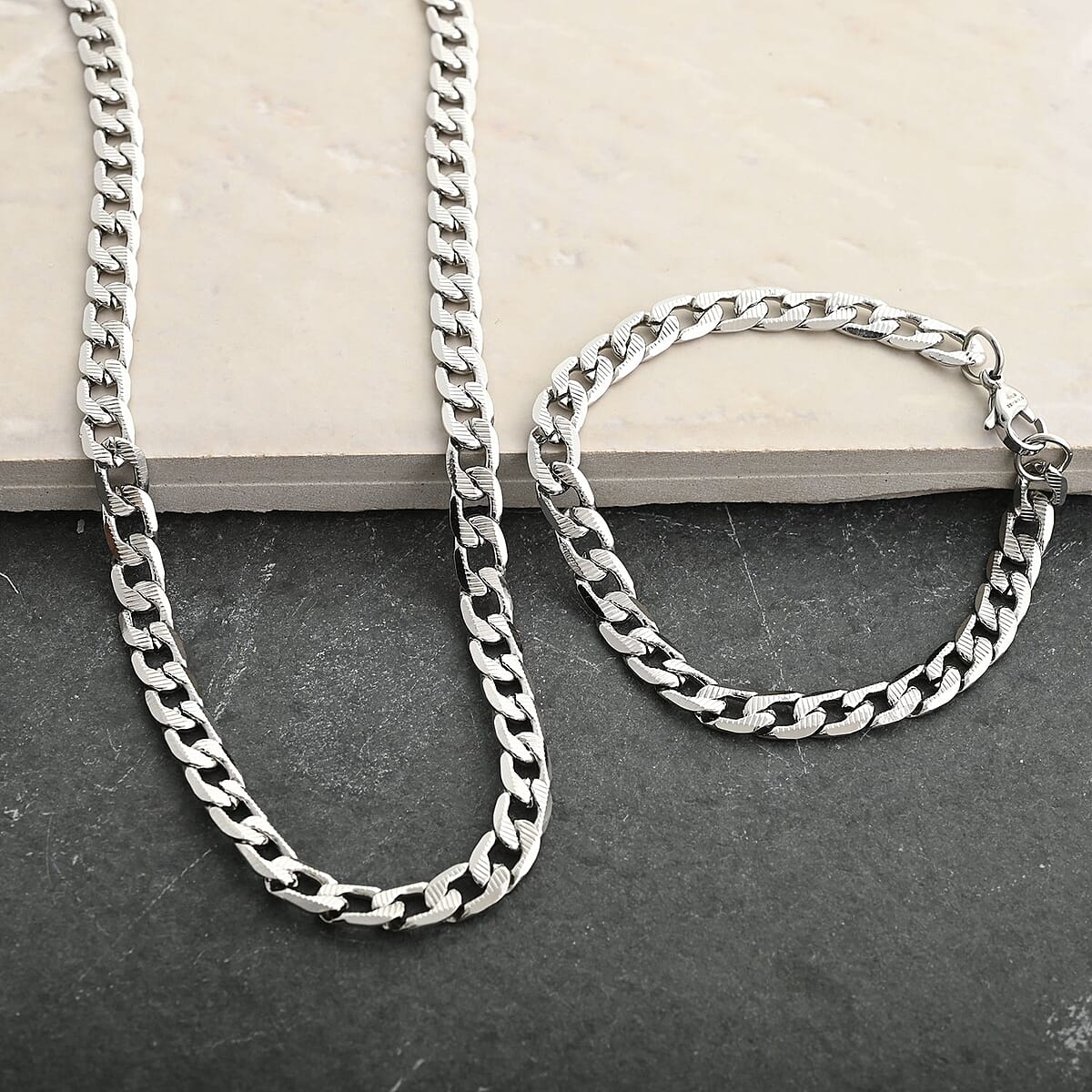 Ankur Treasure Chest Curb Chain Bracelet (7.50In) in Stainless Steel image number 1