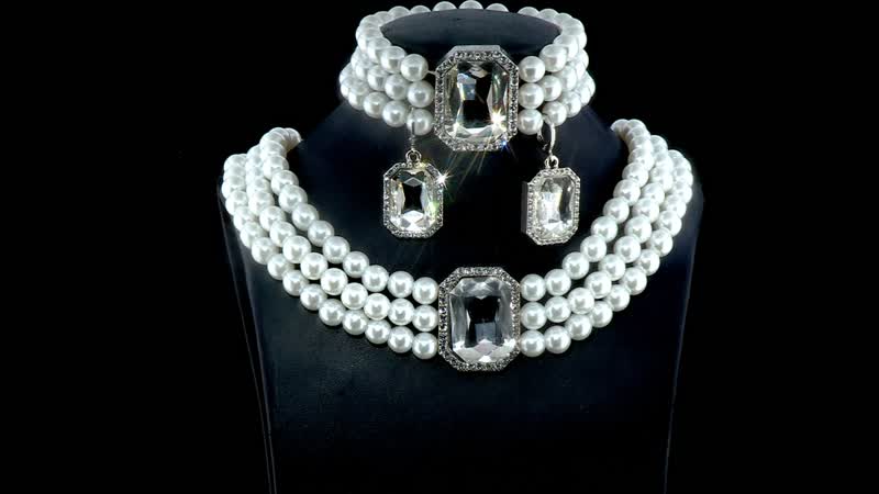 Simulated Quartz, Austrian Crystal and Simulated Pearl Beaded Choker Necklace 16-20 Inches, Stretch Bracelet and Earrings in Silvertone