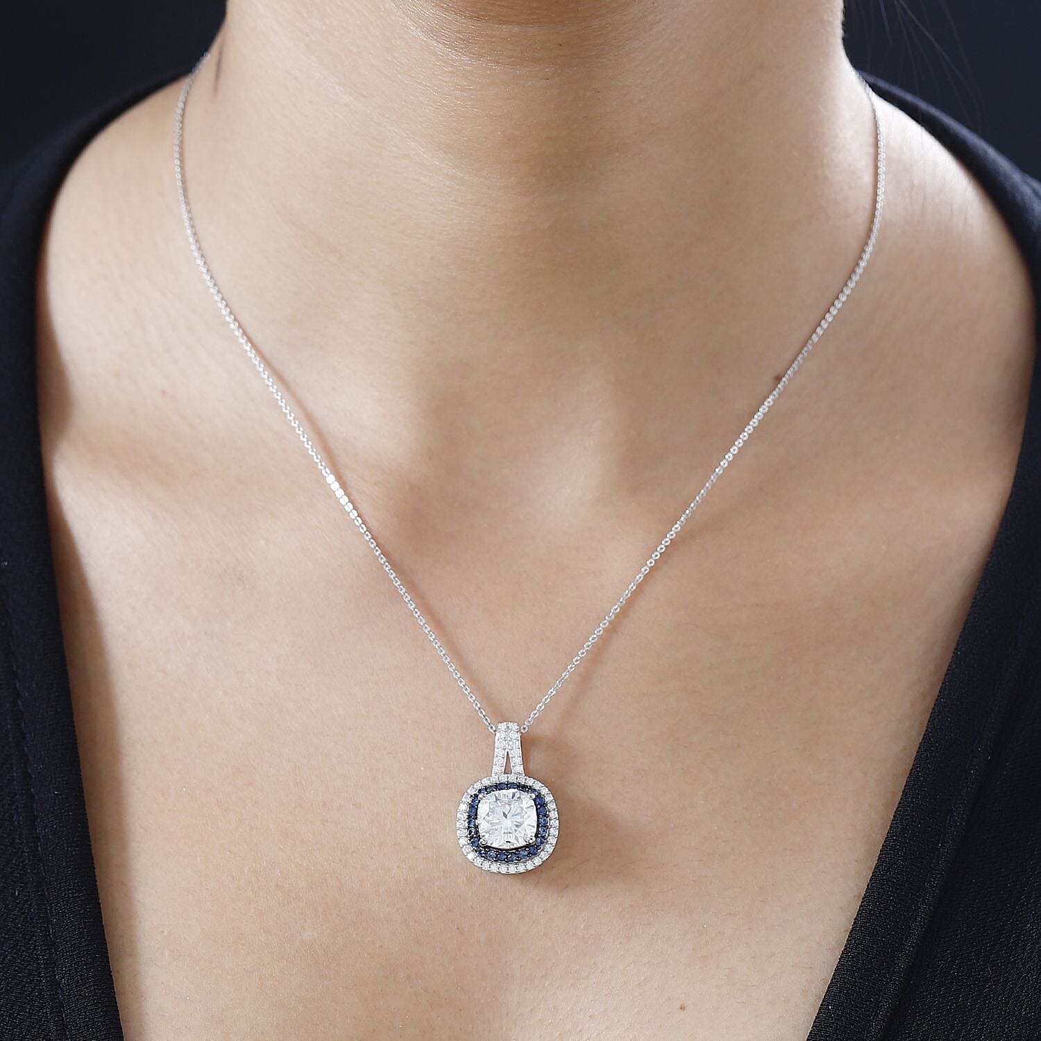 Cushion - Product card gallery slide 3 (10145321746715)