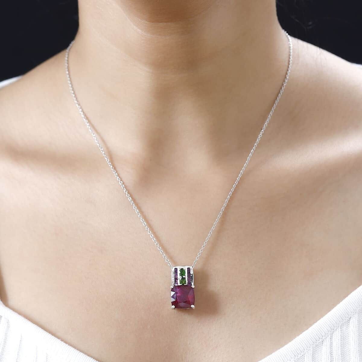 Niassa Ruby (FF) and Chrome Diopside Pendant Necklace 20 Inches in Platinum Over Sterling Silver 11.25 ctw image number 2