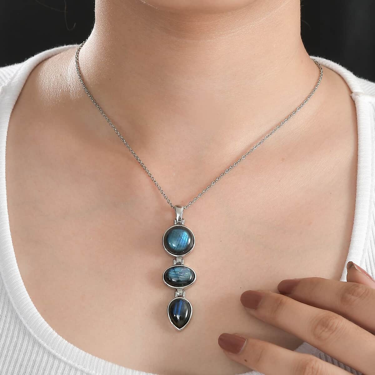 Malagasy Labradorite Pendant Necklace 20 Inches in Stainless Steel 25.30 ctw image number 2