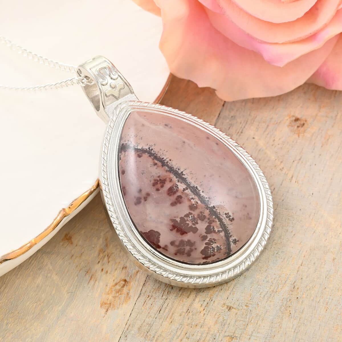 Red Jasper Magnetic Pendant Necklace 18 Inches in Silvertone 22.50 ctw image number 1