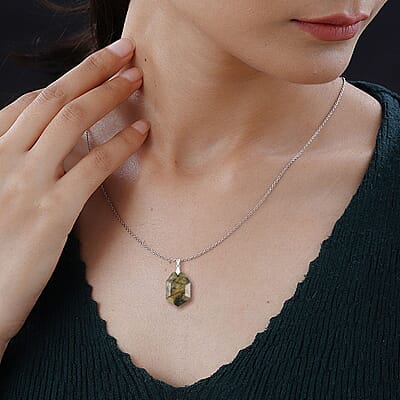 Labradorite Fancy Pendant Necklace 18 Inches in Silvertone 25.00 ctw